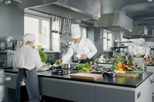 Mẫu thiết kế bếp khách sạn 5 sao hiện đại nhất 2025